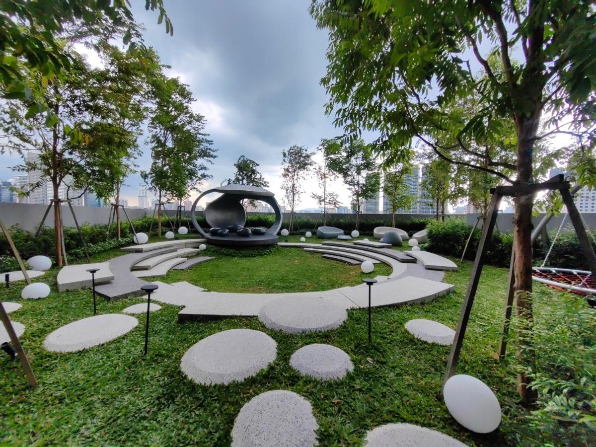 Scarletz Suites At Klcc By Veedu Hauz Куала Лумпур Екстериор снимка